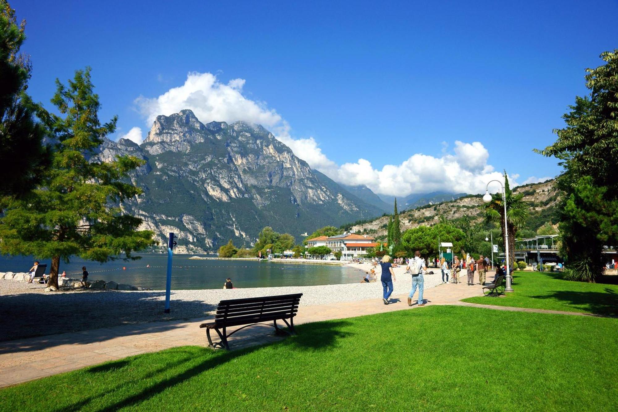 Claz House - Happy Rentals Riva del Garda Exteriör bild