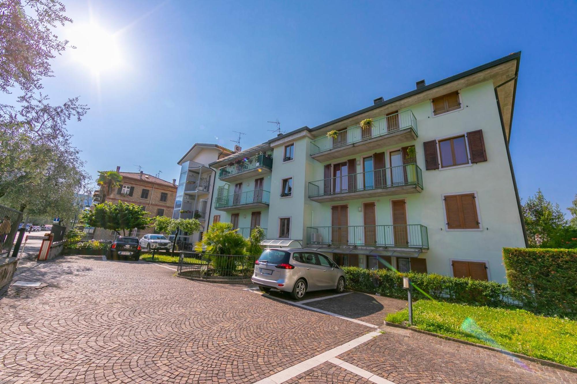 Claz House - Happy Rentals Riva del Garda Exteriör bild