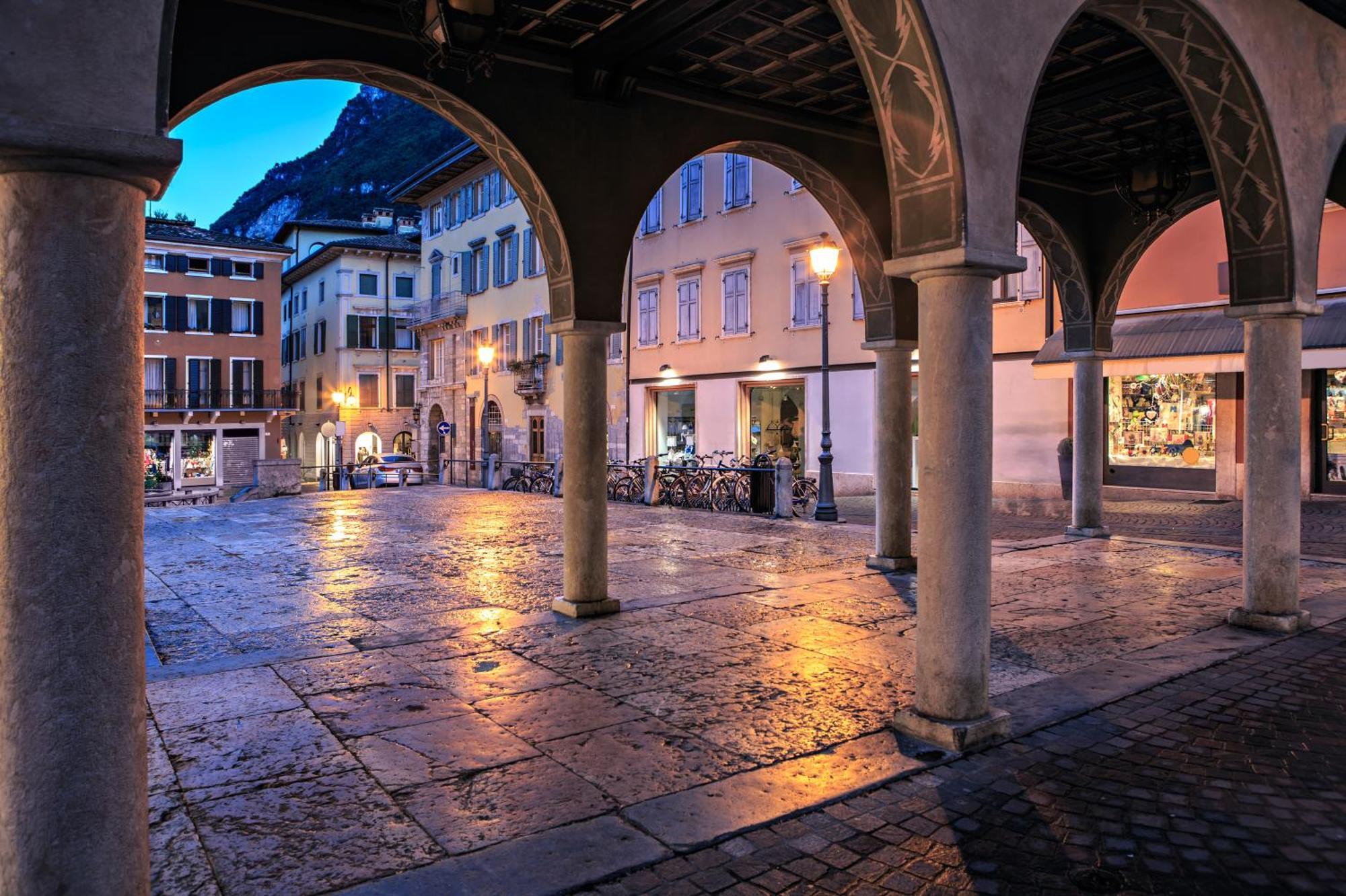 Claz House - Happy Rentals Riva del Garda Exteriör bild